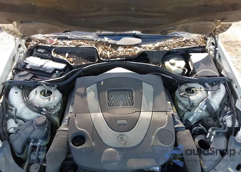 2011 Mercedes-Benz S 550 z USA, uszkodzony, nr VIN WDDNG7BB0BA407103